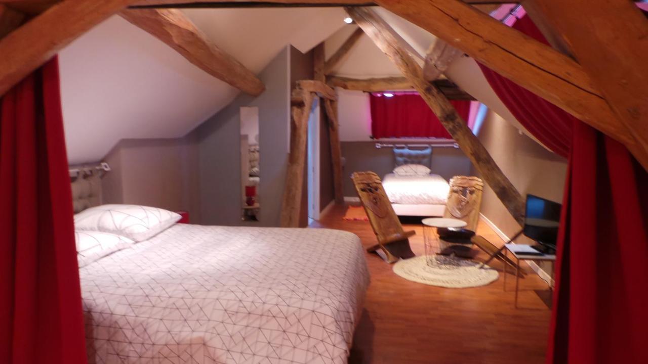 Chambre D'Hotes Mansardee Saint-Ouen-les-Vignes Luaran gambar