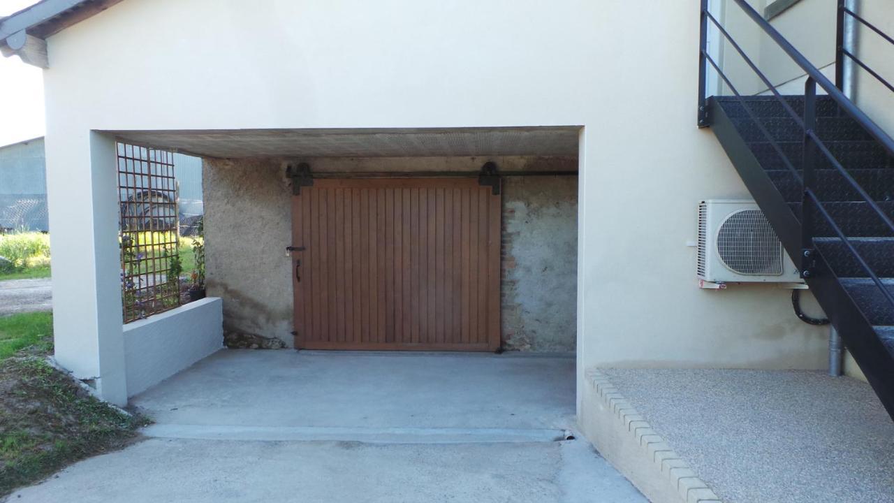 Chambre D'Hotes Mansardee Saint-Ouen-les-Vignes Luaran gambar